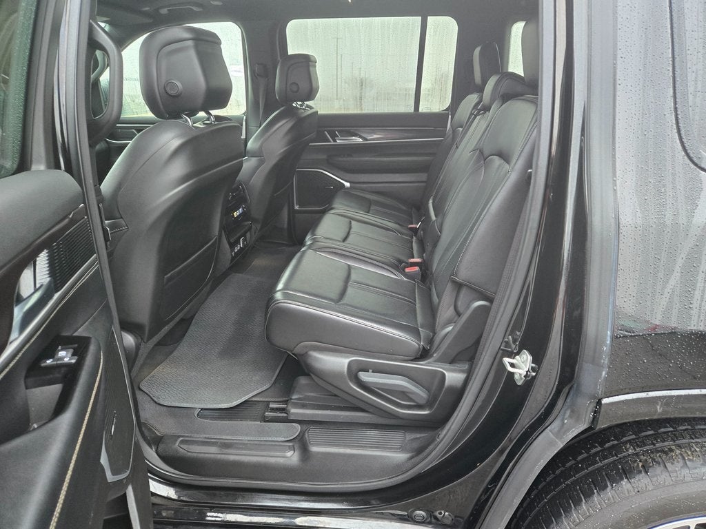 2023 Jeep Wagoneer Base