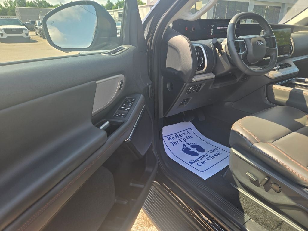 2025 Ford Expedition Active