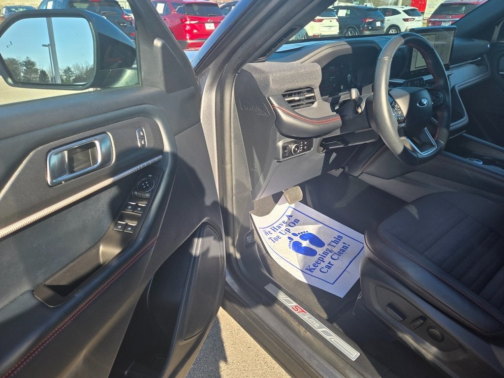 2025 Ford Explorer ST-Line