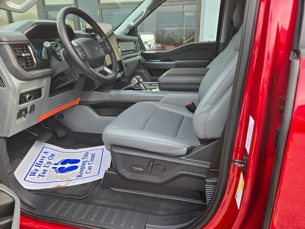 2025 Ford F-150 Lightning Flash