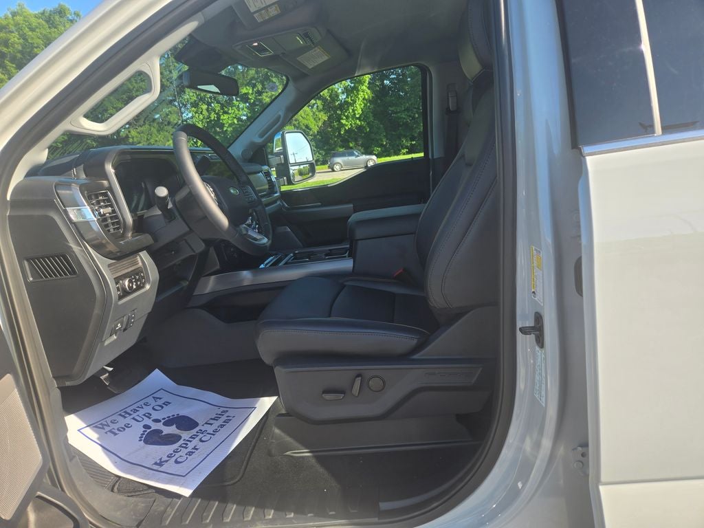 2026 Ford F-350SD Lariat DRW