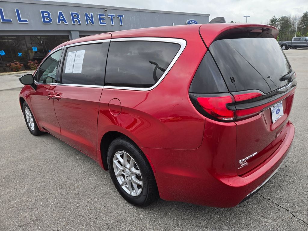 2025 Chrysler Pacifica Select