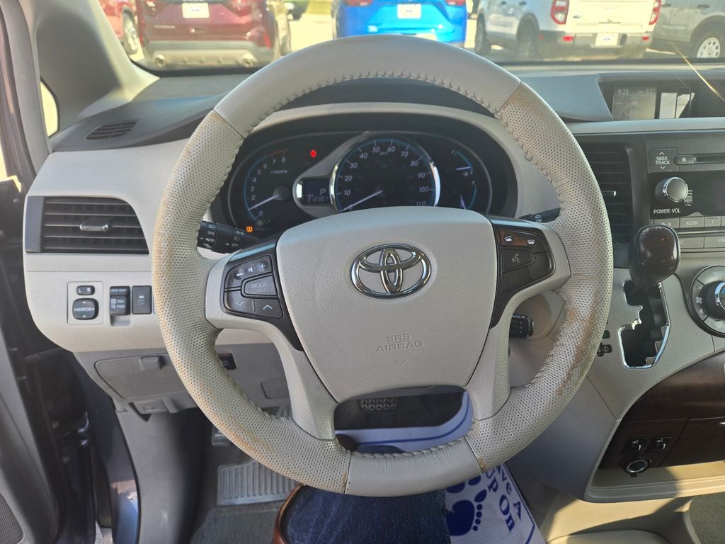 2014 Toyota Sienna XLE 8 Passenger