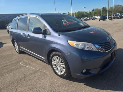2014 Toyota Sienna XLE 8 Passenger