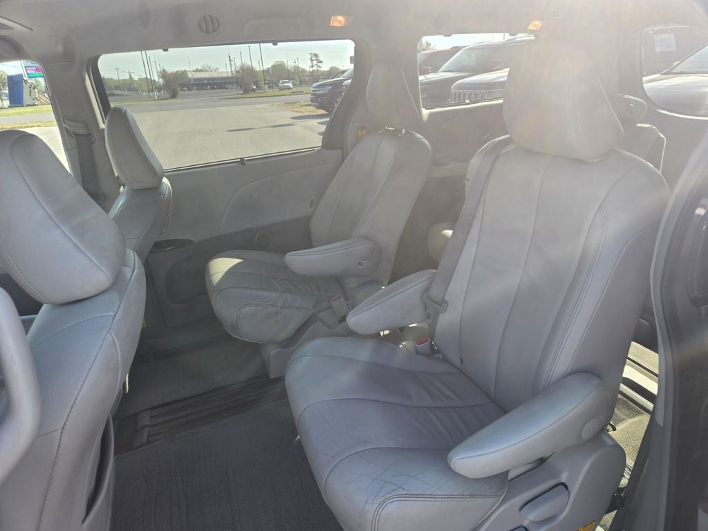 2014 Toyota Sienna XLE 8 Passenger